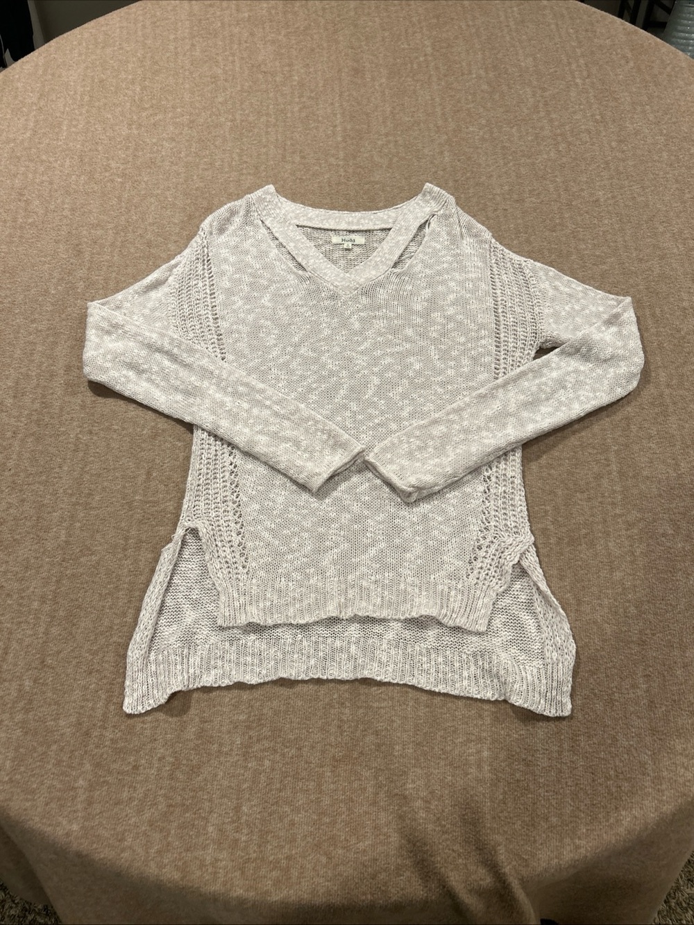 Mudd Light Gray Knit V-Neck Sweater Women’s Size M